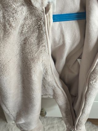 Buzo pelito bebé con capucha de osito