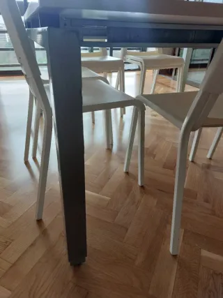 Mesa de comedor cuadrada