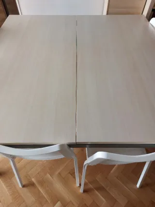 Mesa de comedor cuadrada