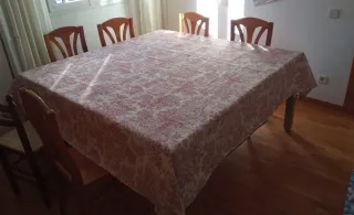 Mesa de comedor cuadrada
