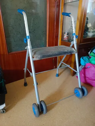 Andador Taca Taca con Asiento y Ruedas