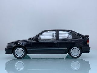 1:18 Opel Kadett GSi año 1991 color Negro Norev