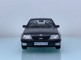 1:18 Opel Kadett GSi año 1991 color Negro Norev