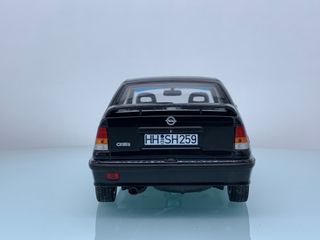 1:18 Opel Kadett GSi año 1991 color Negro Norev