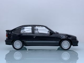 1:18 Opel Kadett GSi año 1991 color Negro Norev