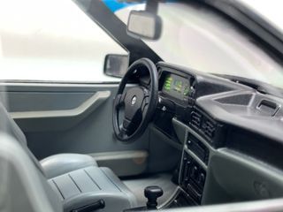 1:18 Opel Kadett GSi año 1991 color Negro Norev