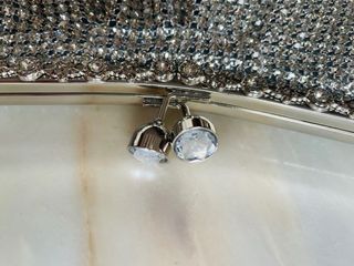 Bolso joya clutch pedrería brillante plateado