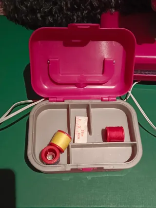 Máquina de coser de juguete rosa Totally me