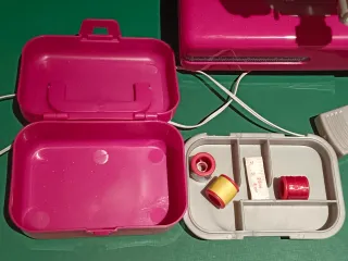 Máquina de coser de juguete rosa Totally me