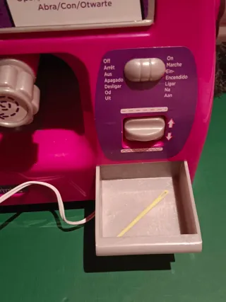 Máquina de coser de juguete rosa Totally me