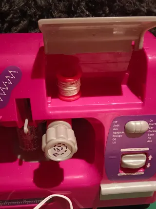 Máquina de coser de juguete rosa Totally me