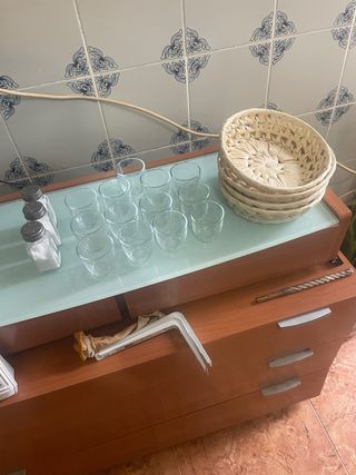 3 saleros 4 paneras y 12 vasos de cafe