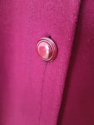 Abrigo vintage burdeos.