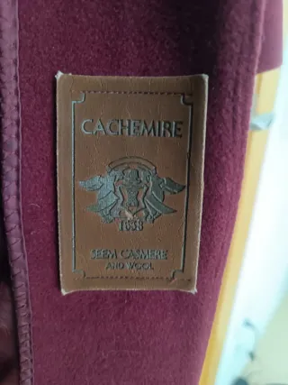 Abrigo vintage burdeos.