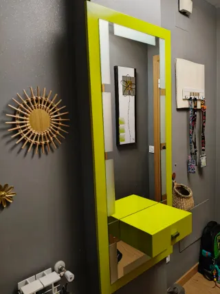 Mueble de entrada verde y blanco