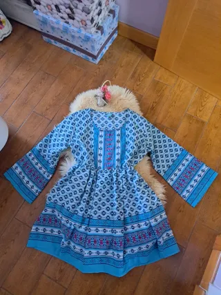 Vestido estampado mangas acampanadas