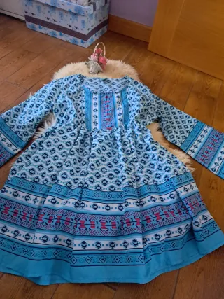 Vestido estampado mangas acampanadas