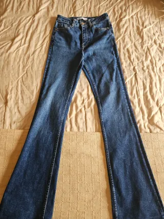 Vaqueros Zara bootcut campana ligera talla 36