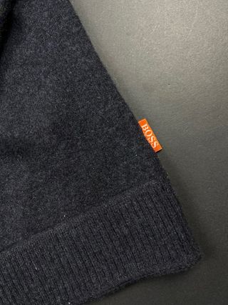 Jersey BOSS azul marino con detalles grises