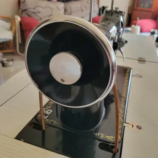 Máquina de coser Alfa antigua