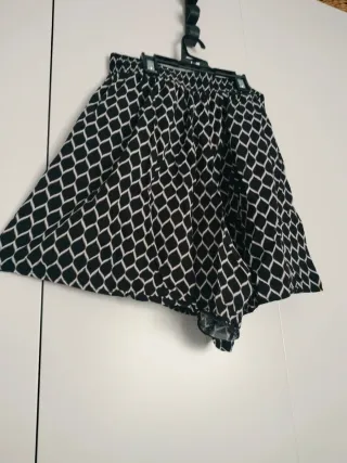 Pantalón corto acampanado estampado