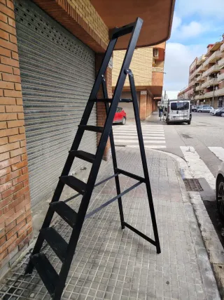 Escalera aluminio fuerte plegable