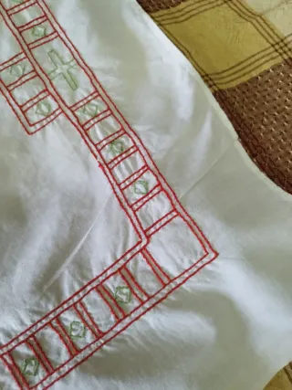 Tapete de altar bordado a mano