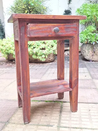 Mesita auxiliar de madera