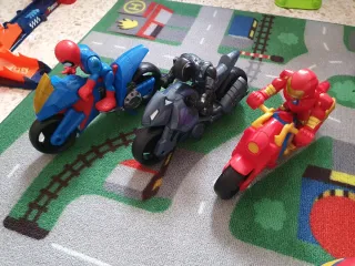 Motos Spiderman, Black Panther y Iron Man