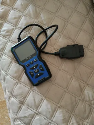 Escáner Diagnóstico OBDII V519