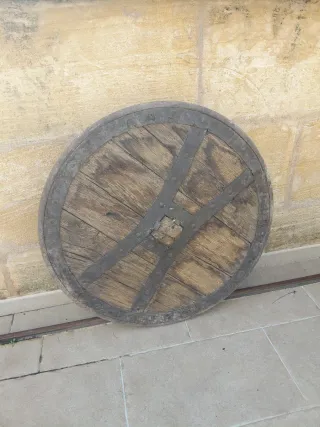 Rueda de carro antigua de madera