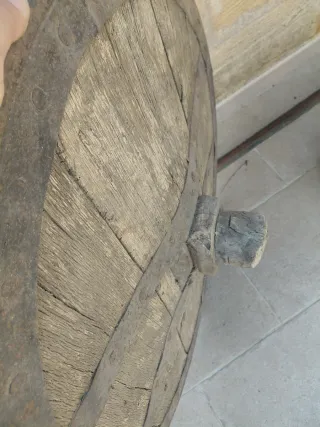 Rueda de carro antigua de madera