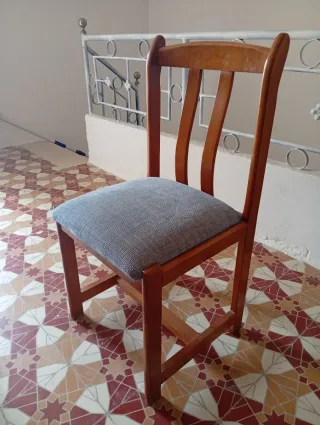 Juego de 4 sillas tapizadas madera