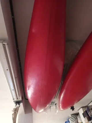 2 Piragua roja y 2 remos