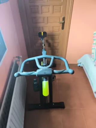 Bicicleta Estática Diadora Negra y Verde