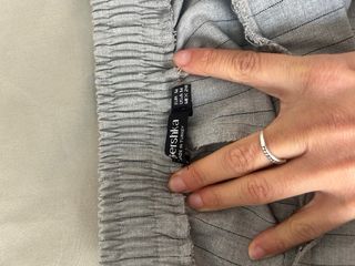 Pantalón Bershka gris a rayas