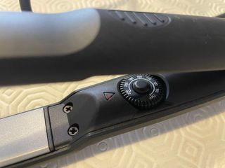 Piastra per capelli OK. nera