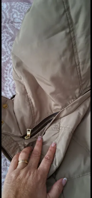 Chaqueta Zara Beige con Cinturón Marrón