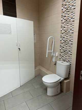 Se alquila magnífico local comercial