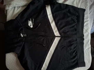 Sudadera Nike Negra y Blanca
