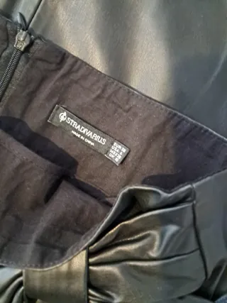 Falda negra con lazo