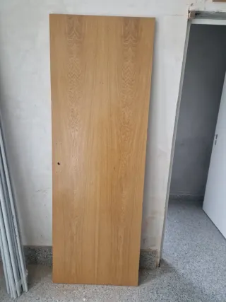 Lote de 18 Puertas en Roble Lisa Barnizado