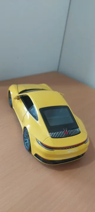 Coche a escala Porsche 911 Carrera 4S NEX