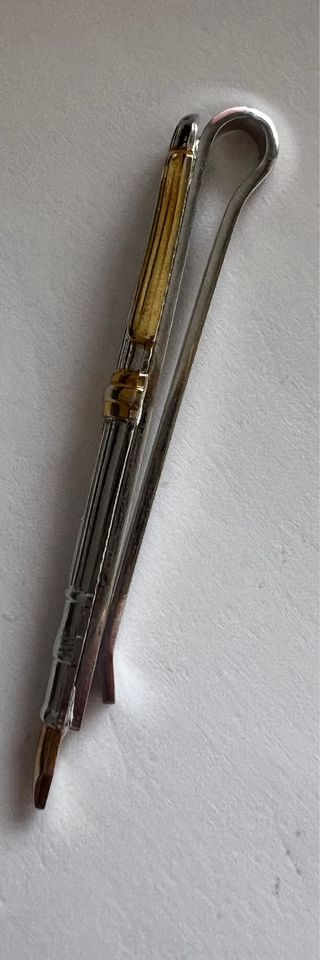 Pasador de corbata pluma estilográfica