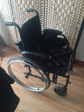 Silla de ruedas ligera.