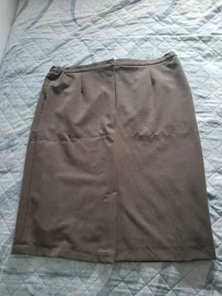 Falda clásica marrón talla 52