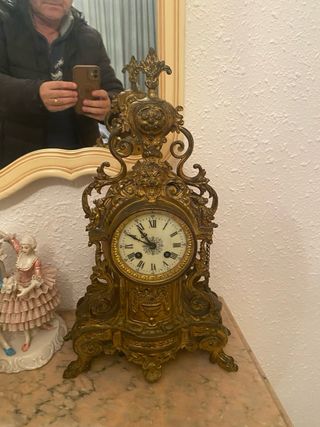 Reloj de sobremesa antiguo dorado