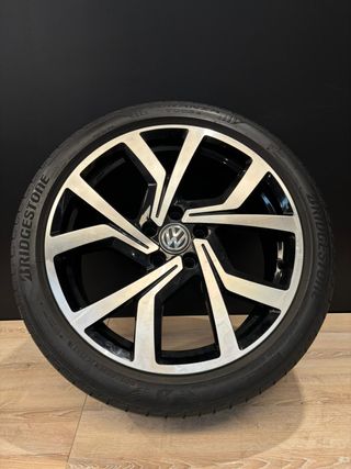 Llanta Original VW 19 con Neumático Bridgestone