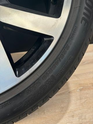 Llanta Original VW 19 con Neumático Bridgestone