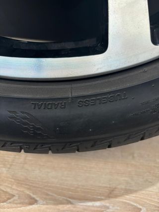 Llanta Original VW 19 con Neumático Bridgestone